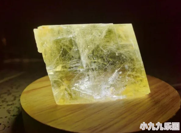 迷你世界攻略：如何获取荧光晶体及荧光晶体所在地图详解
